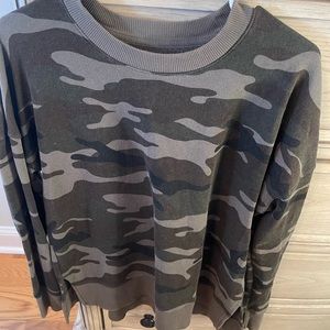 Time & Tru camouflage crewneck sweatshirt